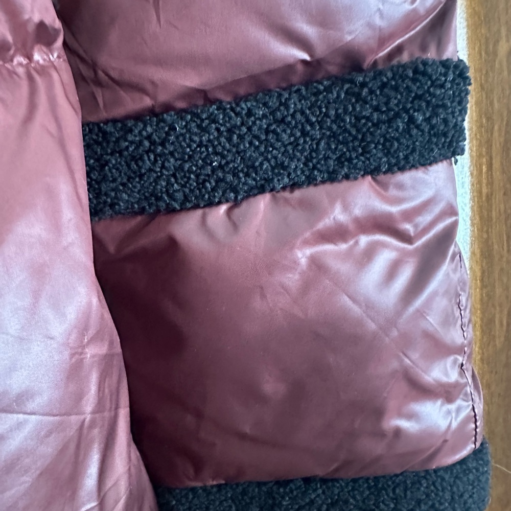 ๐ French Connection Maroon Puffer Jacket with Sherpa Detail. XL. - Picture 9 of 9